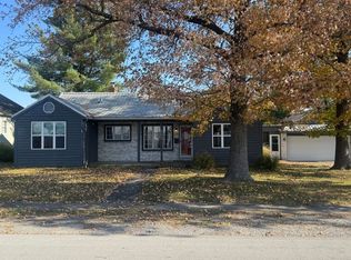 303 S 4th St, Marion, IL 62959