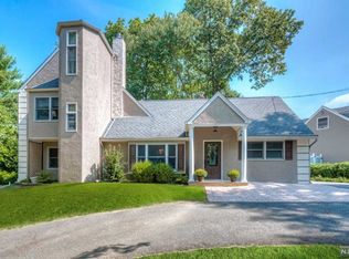 22 Cedar St, Midland Park, NJ 07432