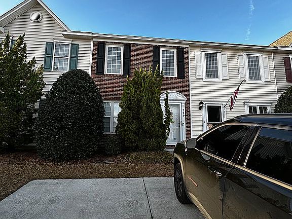 2nd image of 729 Sunseeker Dr