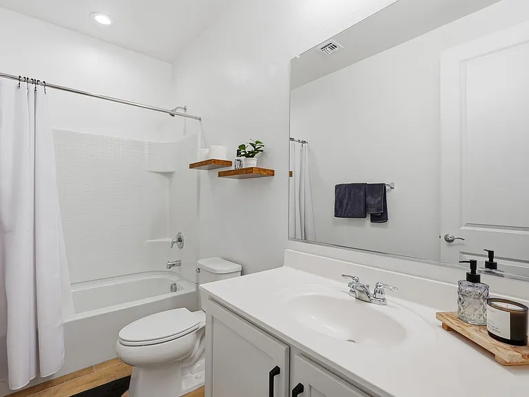 11253 E Ulysses Ave — Photo 6