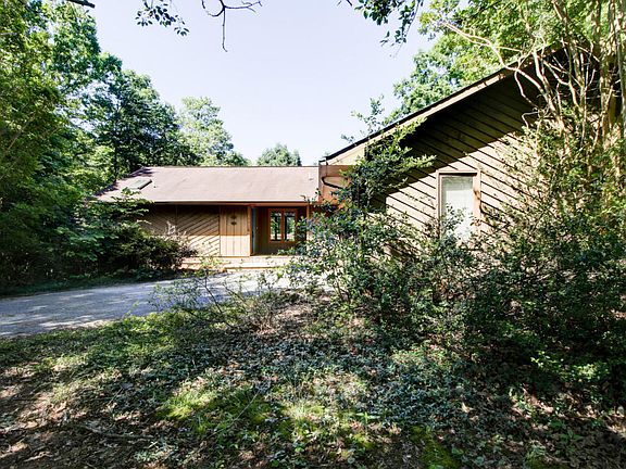 4th image of 233 Deerwood Dr