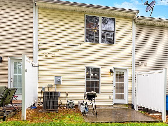 2nd image of 2629 Belle Ave NE