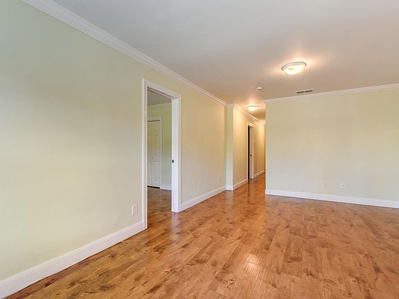 4th image of 1333 York St