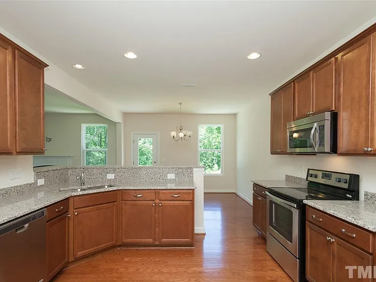 140 Chownings Dr — Photo 6