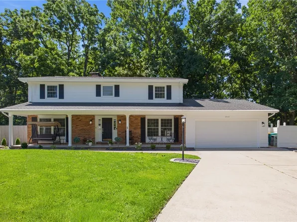 2523 Carriage Ln, Charleston, IL 61920