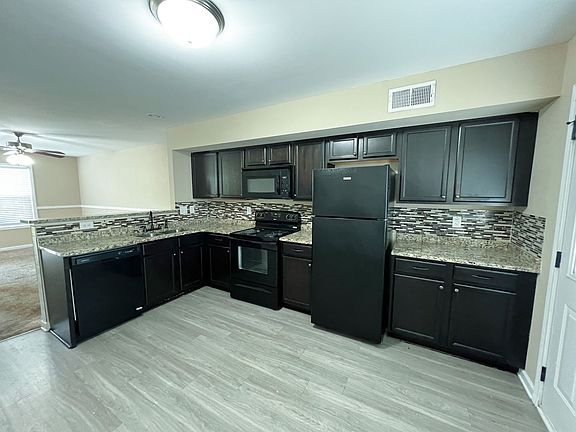 4th image of 2291 McCormick Ln #D