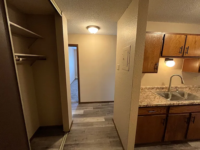 Oakridge Apartments — Photo 32