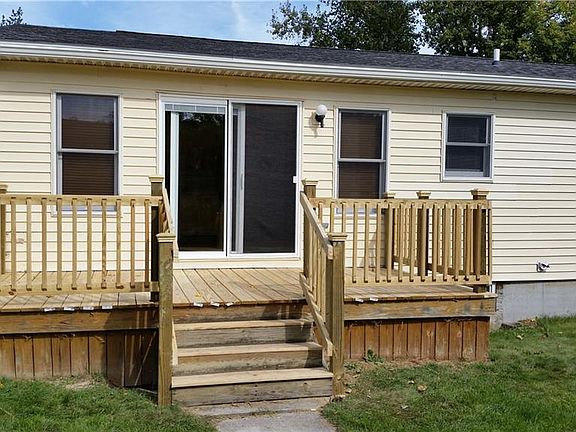 3rd image of 142 Pine Dr