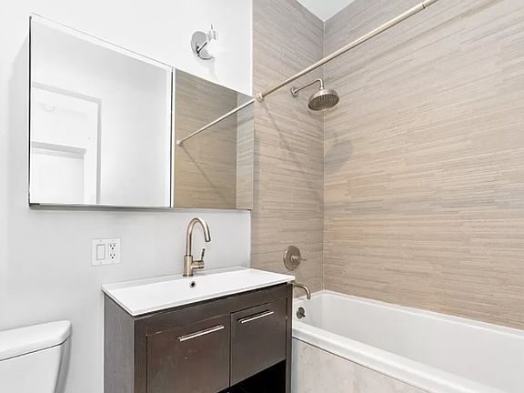 3rd image of 836 Bergen St APT 201