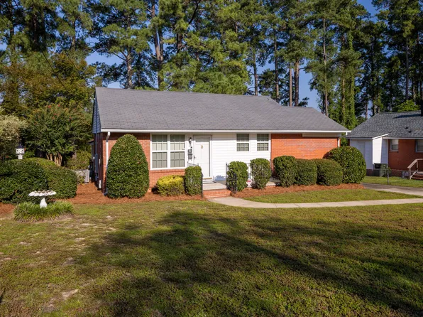 462 McRae Dr, Fayetteville, NC 28305