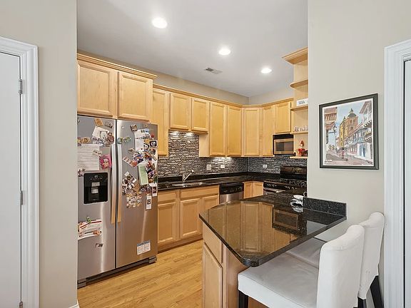 5th image of 524 N Hermitage Ave APT 1