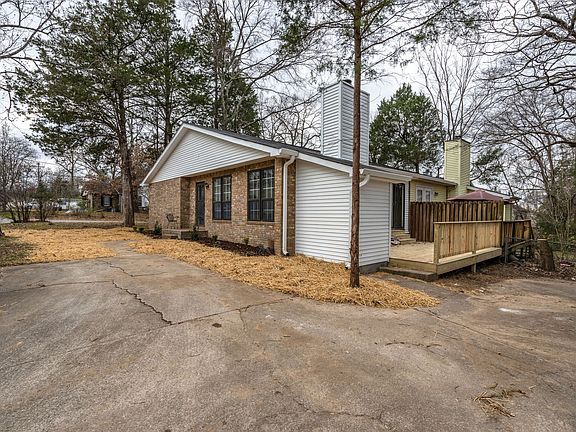 3rd image of 1025 Patio Dr