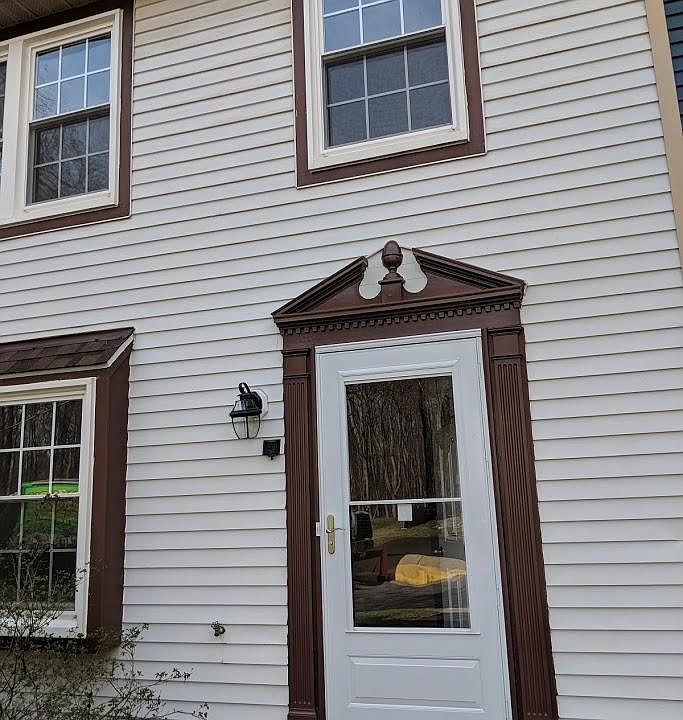 Townhouse front yard