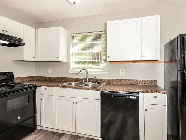 626 Hickory Ct — Photo 4
