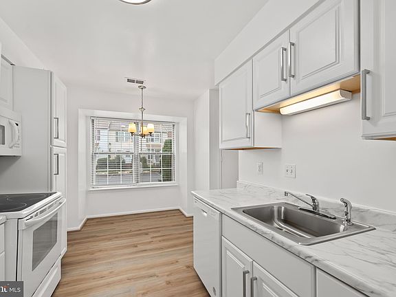 5th image of 2869 Lester Lee Ct