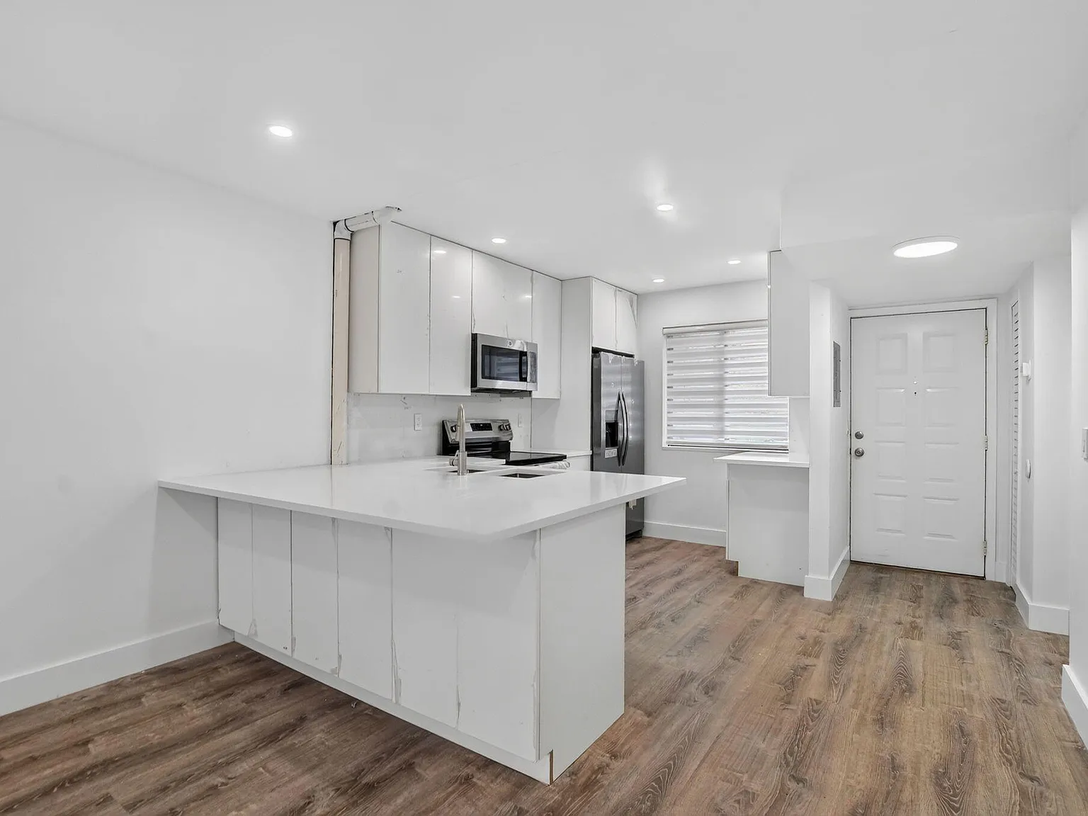 2 bed, 2.0 bath, 950 sqft, $2,350 — Photo 3