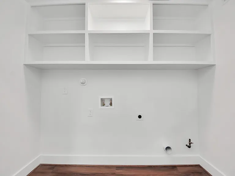 611 E 39th St #D — Photo 15