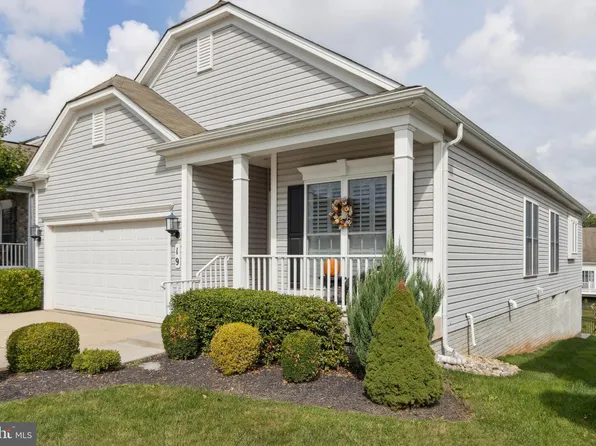 19 Hayride Ln #205, Taneytown, MD 21787