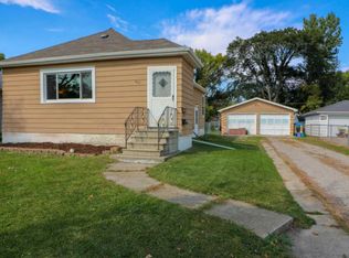 1617 10th Ave S, Fargo, ND 58103