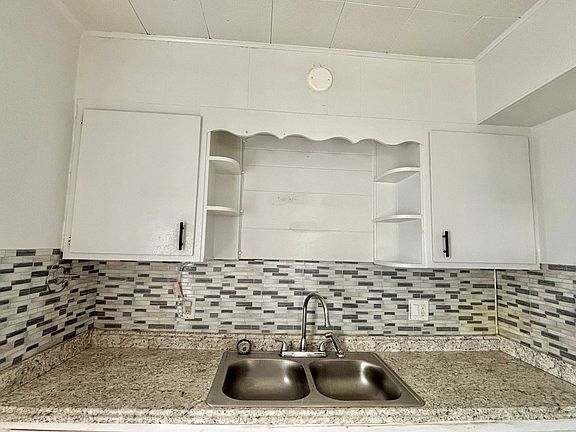 5th image of 703-709 W Walnut St #703