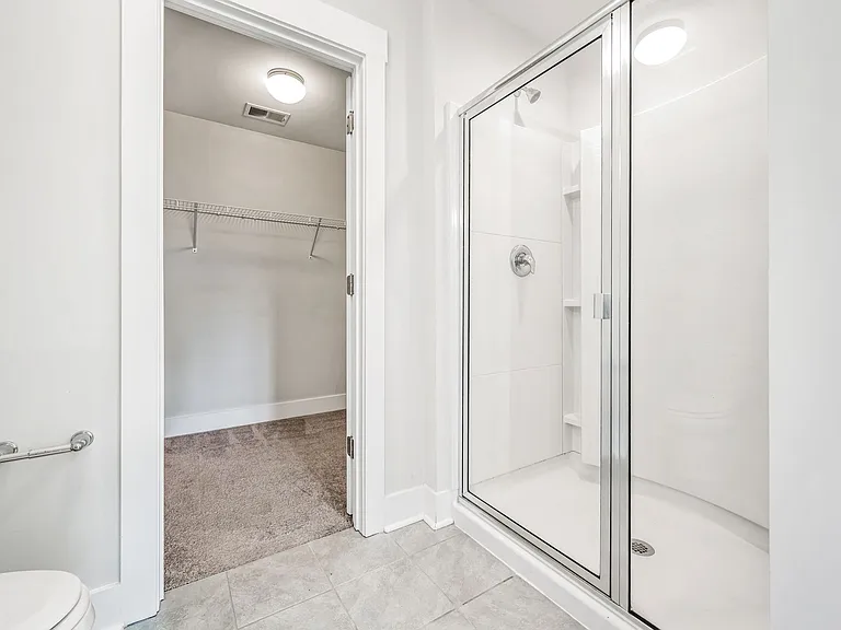 210 Ilderton St — Photo 11