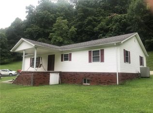 156 Cottonwood Dr, Logan, WV 25601