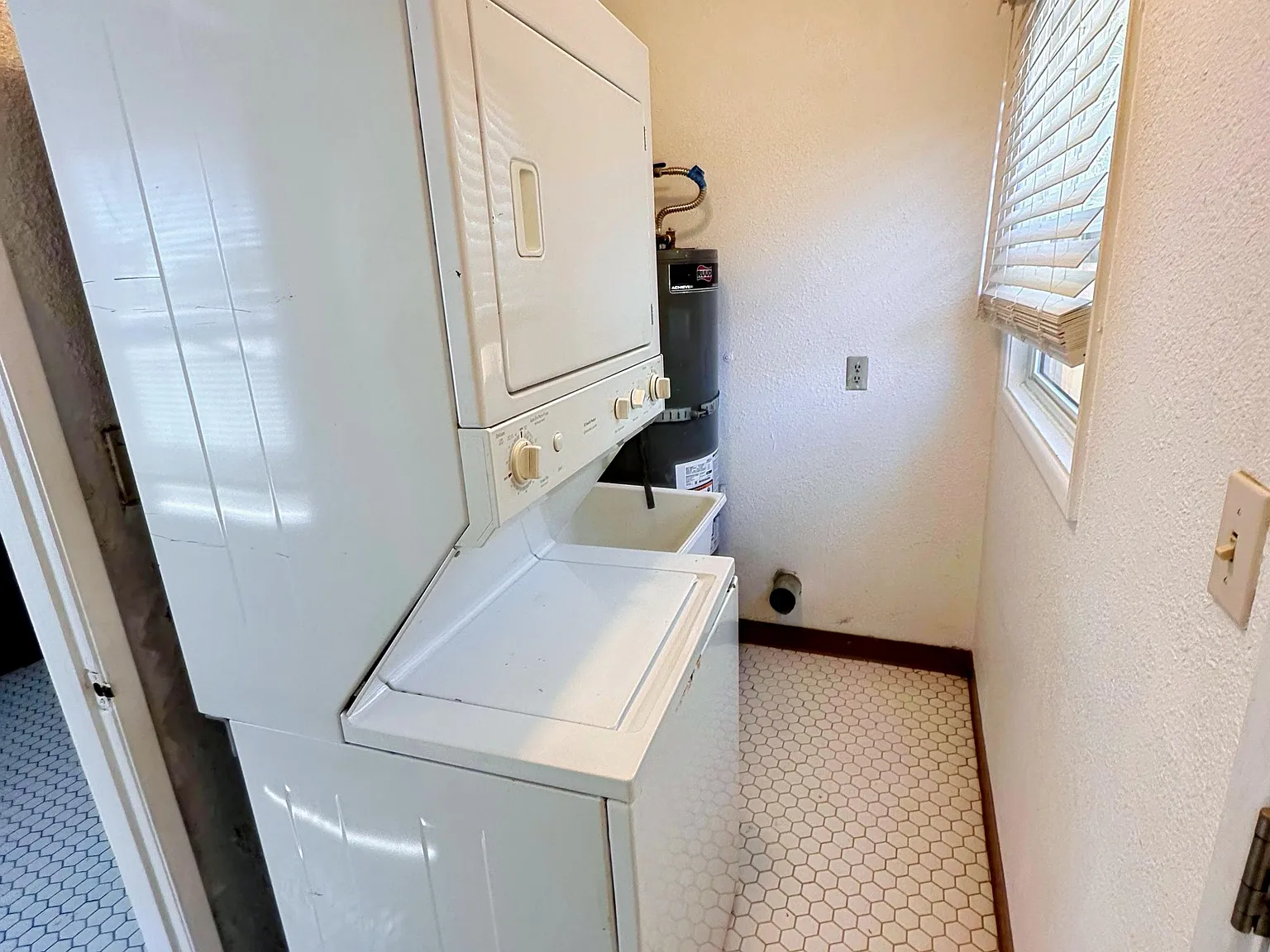 3731 Dwight St — Photo 4