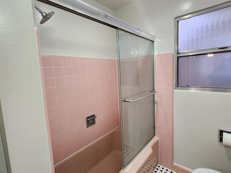1049 E Ocean Blvd #12 — Photo 8