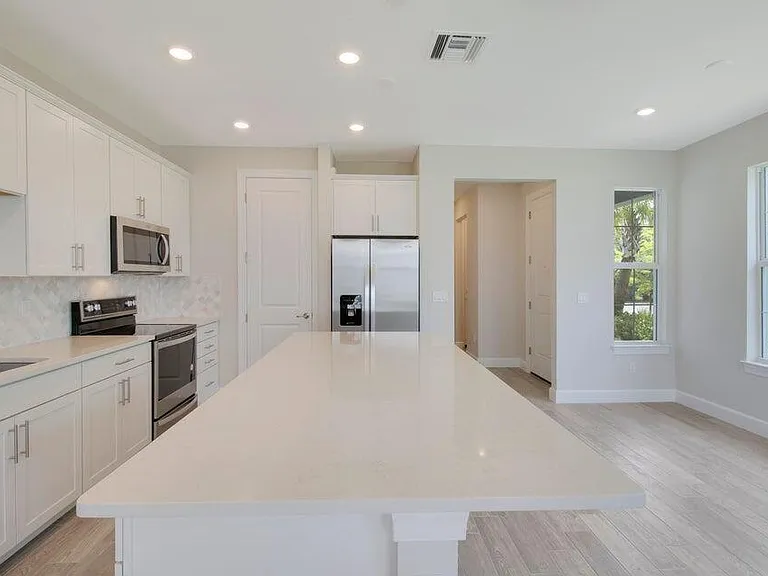 1875 SE Ocean Cove Way — Photo 9