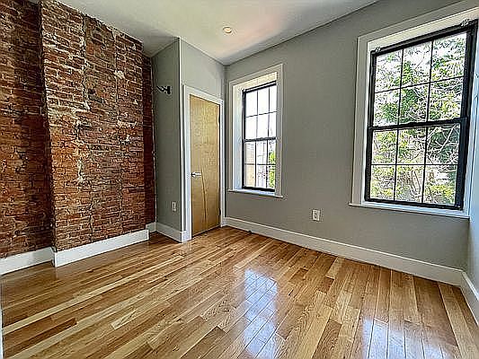 1st image of 433 Menahan St #2