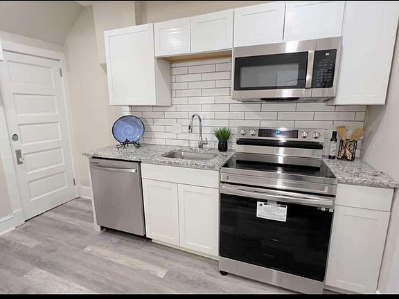 3rd image of 109 W 20th St