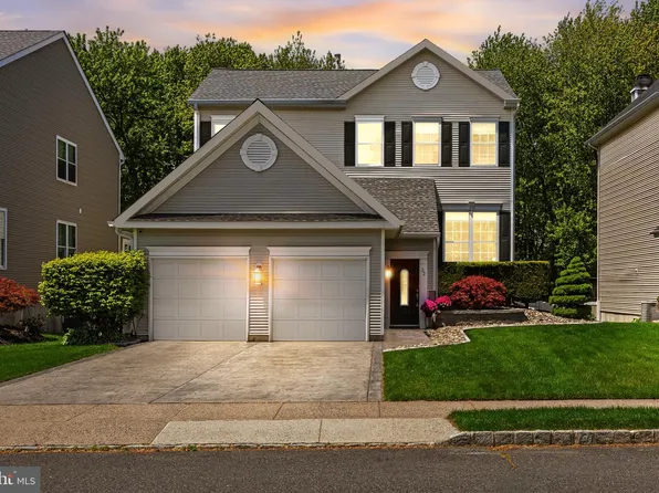 22 Tomahawk Dr, Burlington, NJ 08016