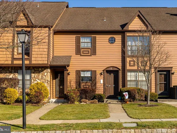 24 Barclay Ct, Lawrence Township, NJ 08648