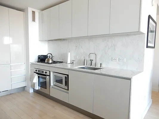 Rented by Starts New York Realty LLC | media 25