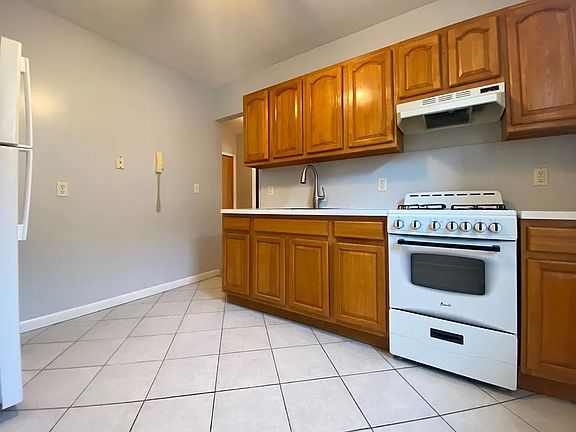 3rd image of 1914 22nd Dr APT 2