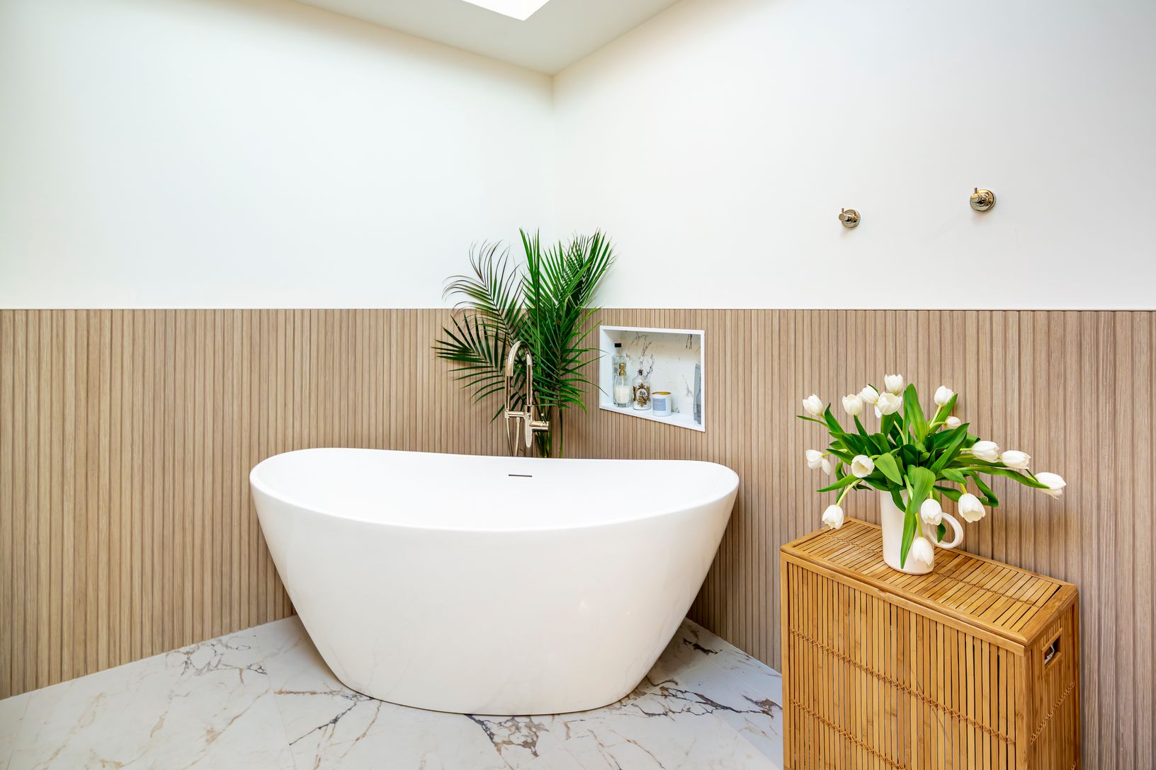  Spa Bathroom with Soaking Tub