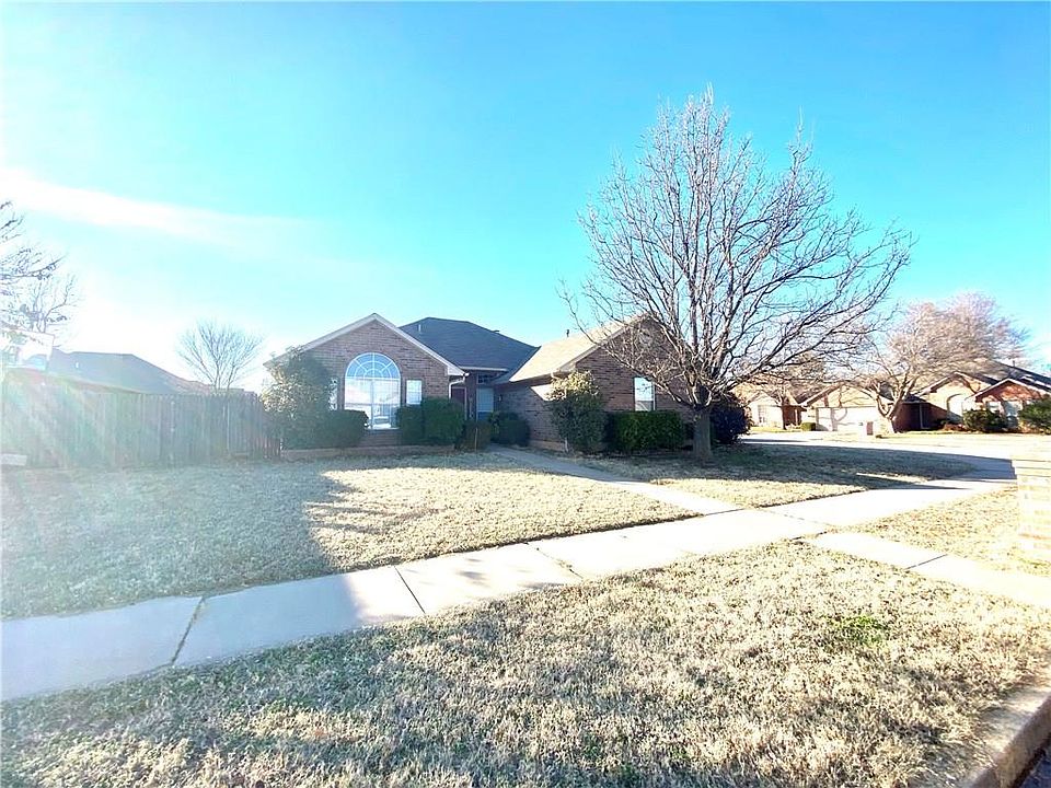 1st image of 18117 English Oak Ln