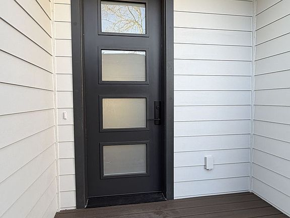 3rd image of 8353 Hennings Dr #D