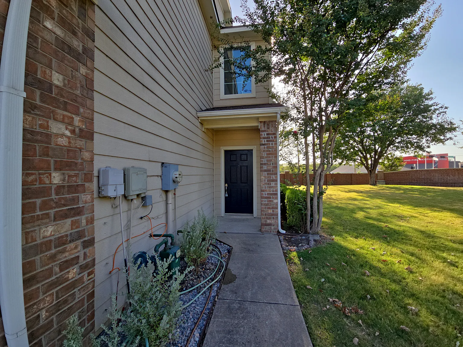 3 bed, 2.5 bath, 1597 sqft, $2,575 — Photo 2