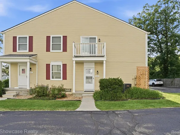 1499 Mariner Dr, Walled Lake, MI 48390