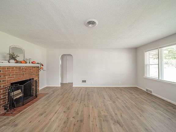 5th image of 823 Hawthorne Ave