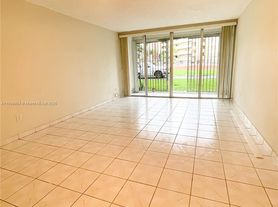 9210 Fontainebleau Blvd