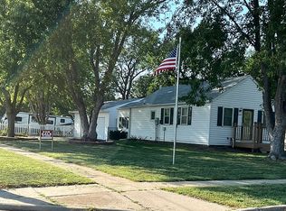 1101 Redmond St, Yankton, SD 57078