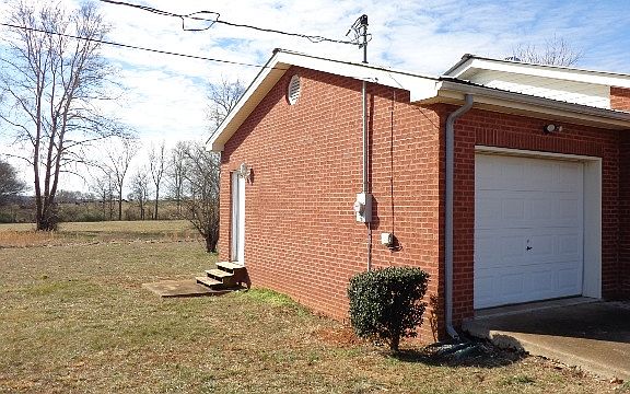 3rd image of 7011 Magnolia Ln