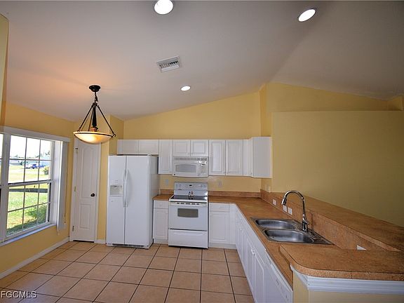 2nd image of 2320 NE Juanita Pl