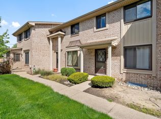 29197 Yorkshire Ln, Warren, MI 48088