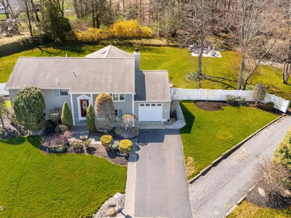 2 Darien Circle, Howell, NJ 07731