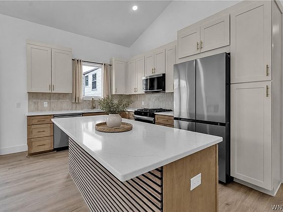4th image of 1358 Losson Rd