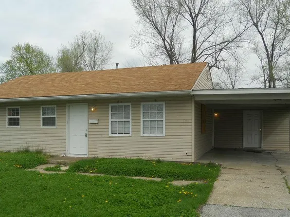 1 Delores Dr, Cahokia, IL 62206