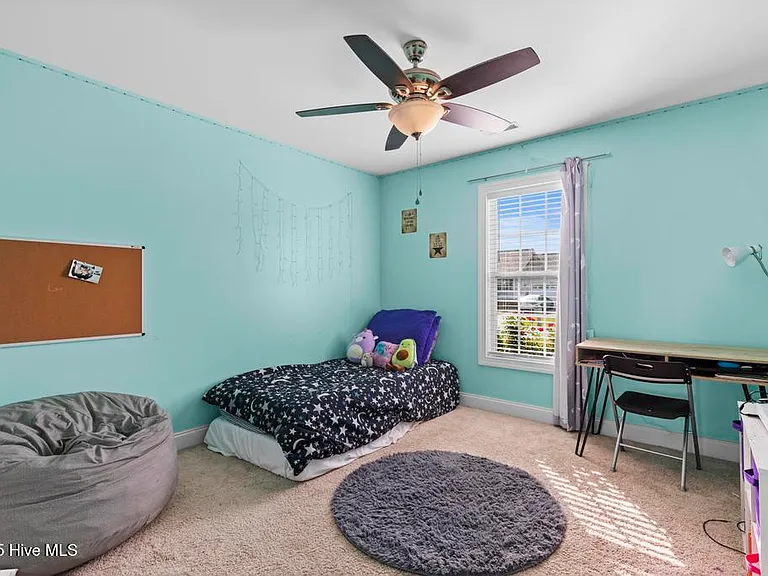 301 Pine Ridge Ln — Photo 14